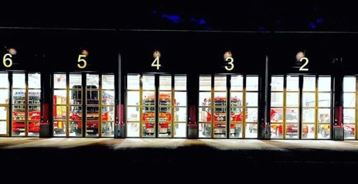 Brandstationen på kvällen